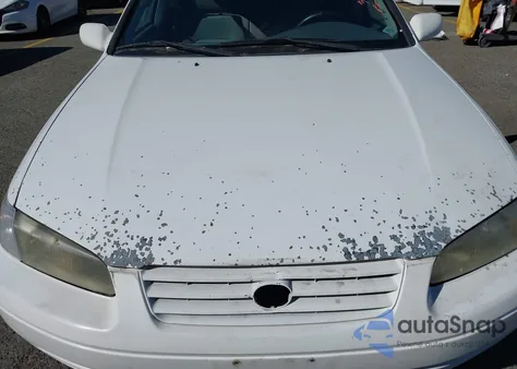 1999 Toyota Camry Le z USA, uszkodzony, nr VIN 4T1BG22K5XU891335